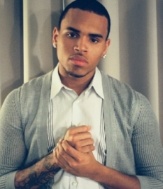 Se convulsiona Chris Brown mientras trabajaba