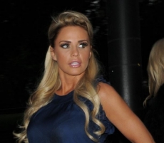 Se disculpan con Katie Price por espionaje telefónico