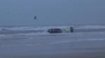 Se lanza al mar embarazada y con sus tres hijos en el coche