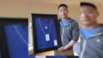 Se llama Sam Sung, trabajó en Apple y ahora subasta su carnet
