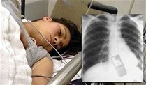 Se traga su celular para que su novio no leyera los mensajes