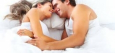 Según estudio, contacto con semen de hombre podría mejorar ánimo de las mujeres.