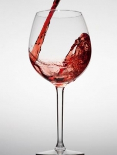 Según investigadores tomarse una copa de vino a la semana es bueno para los riñones