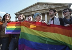 Senado de EEUU pasa ley que prohíbe discriminar a gays
