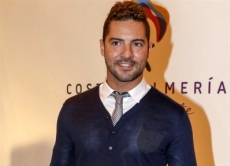 SENSUAL CANTANTE DESTAPA EXPERIENCIAS SEXUALES... ¿CON FAMOSAS?