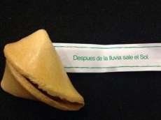 Shakira encuentra una de sus canciones en una galleta de la suerte.