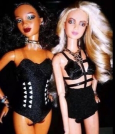 Shakira y Rihanna, ¡ahora en sexys muñecas!