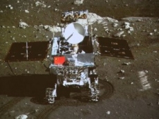 Sonda espacial china recorre el suelo lunar