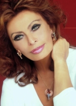 Sophia Loren deslumbra en Cannes.