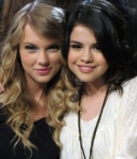 Taylor odia a Bieber; Selena lo extraña y Justin ¡se divierte!