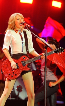 Taylor Swift: “La gente no escucharía mis canciones si no fueran de despecho”