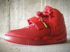 Tenis diseñados por Kanye Wets se ofertan por US$16.3 MM