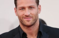 'The Bachelor' pide disculpas por comentarios antigay