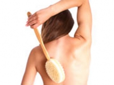 ¿Tienes espinillas en tus brazos y espalda?