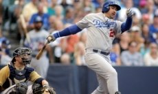 Titán lidera la victoria de Dodgers