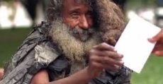 Tras 35 años años viviendo en la calle su vida cambió de repente por una página de Facebook
