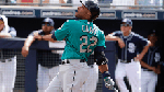 Tras sencillo anulado, Robinson Canó pega jonrón ante Atléticos