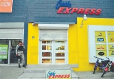 Tres policías integraban banda robó $38 millones