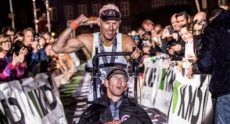 Un danés supera el Ironman junto a su gemelo con parálisis cerebral