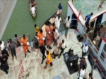 Un ferry con 200 pasajeros a bordo de hunde en Bangladesh.