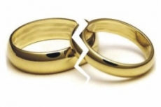 Un indio se divorcia de su esposa agotado por su
