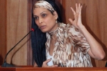 Un juez dispone que la esposa de Figueroa Agosto salga hoy