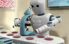 Un robot aprueba el examen de ingreso a la universidad en Japón.