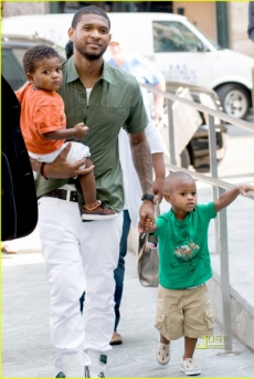 Usher conserva custodia de sus hijos