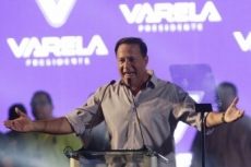 Varela invita a Maduro a su toma de posesión.