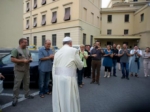 Vaticano: visita sorpresa de Francisco a obreros