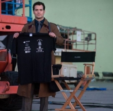 ¡Ve a Henry Cavill como Clark Kent en 'Batman vs Superman'!
