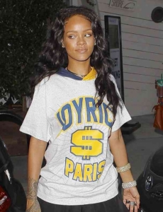 Ve a Rihanna más VESTIDA que nunca