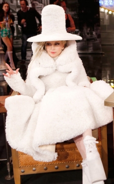 Vomitan sobre Lady Gaga en pleno show