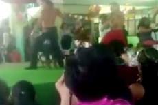 WTF! ¡En una escuela primaria de México celebraron el Día de las Madres con strippers!